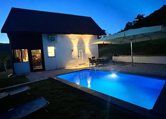 The Alpine Poolhouse 度假居 Trnovo